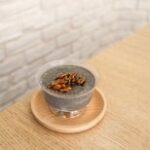 Verrine vegan coco sésame noir et cacahuètes caramélisées